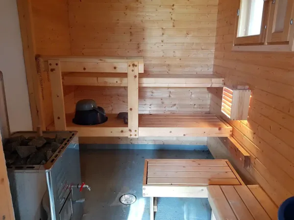 Ferienhaus am Wasser mit eigener Sauna und Boot